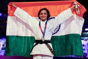 जूडो में भारत को पहला CWG गोल्ड दिलाने वाली अस्मिता डे विवादों से घिरी, इनाम से जुड़ा है पूरा मामला SportsTak Hindi