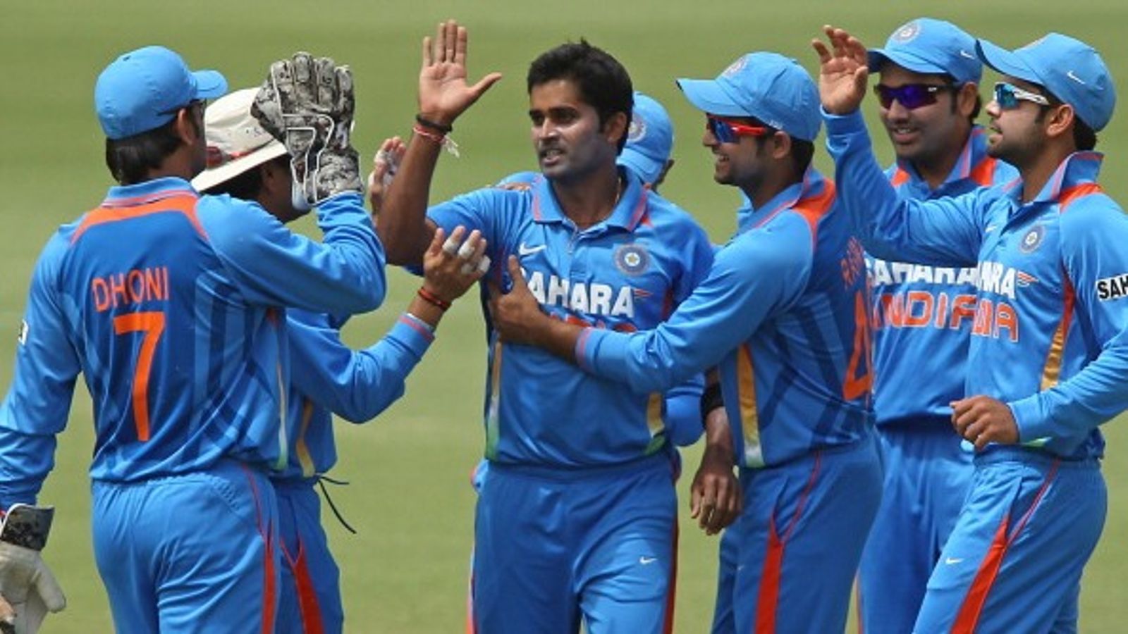 भारत का पूर्व तेज गेंदबाज बनेगा कर्नाटक का नया हेड कोच! MI में भी निभाई बड़ी जिम्मेदारी विनय कुमार भारत के लिए एक टेस्ट, 31 वनडे और नौ T20I मैच खेले हैं. (PC: Getty)