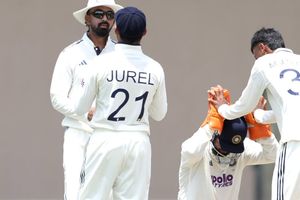 IND vs SL: एक ही बल्लेबाज को दो बार जीवनदान, भारत को भारी पड़ी केएल राहुल और देवदत्त पडिक्कल की बड़ी गलती SportsTak Hindi