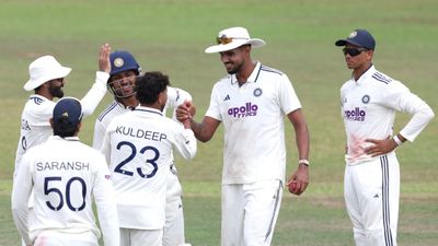 IND vs SLC XI WARM UP : श्रीलंका ने पहले दिन बनाए 8 विकेट पर 363 रन, बुमराह के नहीं होने पर सिराज और कृष्णा विकेट को तरसे Kuldeep Yadav after taking a wicket against Sri Lanka