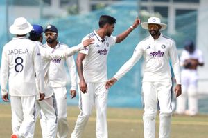 IND vs SL: बुमराह की जगह श्रीलंका दौरे पर पहले टेस्ट में इस गेंदबाज का डेब्यू पक्का! जानें कौन होगा Playing XI से बाहर? SportsTak Hindi