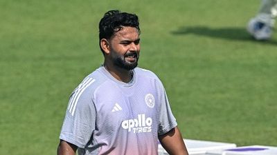 घर लौटना चाहते हैं ऋषभ पंत, आधी रात उत्तराखंड के CM से मांगी मदद, पुष्कर सिंह धामी ने अधिकारियों को दिया ऑर्डर SportsTak Hindi