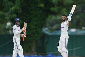 IND vs SLCXI : पडिक्कल के शतक से भारत का पलटवार, श्रीलंका के खिलाफ फ्लॉप रहे पंत और जायसवाल SportsTak Hindi