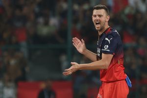 IPL 2027 से क्या स्टार्क, कमिंस और हेजलवुड जैसे गेंदबाज रहेंगे बाहर ? ऑस्ट्रेलियाई कोच ने दिए बुरे संकेत SportsTak Hindi