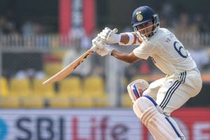 यशस्वी जायसवाल ने टेस्ट से पहले T20 सा खेल दिखाकर लूटी महफिल, 133 की स्ट्राइक रेट से कूटे रन, उड़ाई फिफ्टी SportsTak Hindi