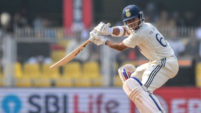 यशस्वी जायसवाल ने टेस्ट से पहले T20 सा खेल दिखाकर लूटी महफिल, 133 की स्ट्राइक रेट से कूटे रन, उड़ाई फिफ्टी yashasvi jaiswal