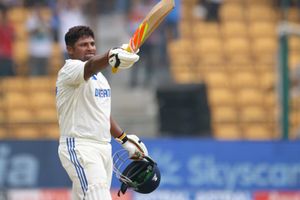 सरफराज खान की वापसी से किस खिलाड़ी की बढ़ी टेंशन, टीम इंडिया की Playing XI से हो सकता है बाहर, जानें क्यों SportsTak Hindi