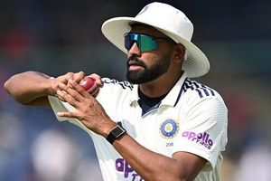 IND vs SL : सिराज के साथ गुरनूर या कृष्णा में किसे मिलेगी टीम इंडिया की Playing XI में जगह ? कोच ने दिया बड़ा संकेत SportsTak Hindi