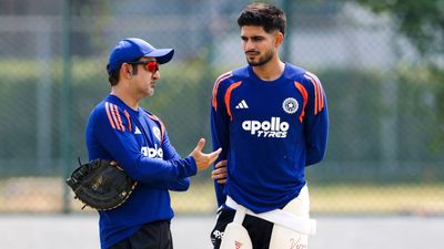 COE और मैनेजमेंट के बीच विवाद पर शुभमन गिल ने तोड़ी चुप्पी, साई सुदर्शन मामले का बताया सच Gautam Gambhir and Shubman Gill.