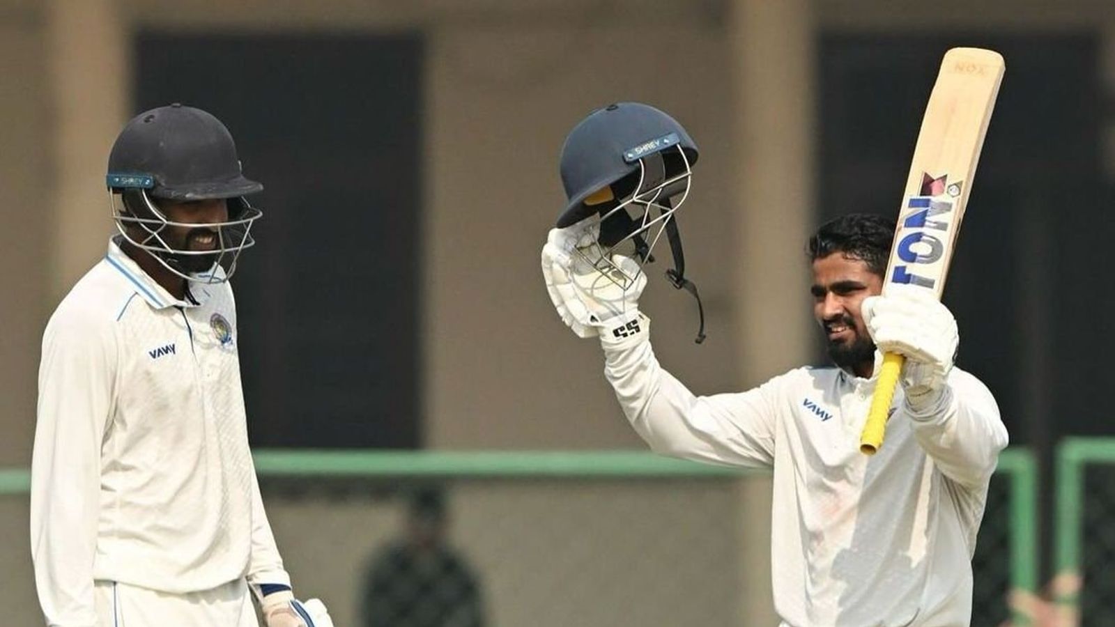 IND vs SL टेस्ट सीरीज से ठीक पहले भारतीय बैटर को इंग्लैंड से आया बुलावा, जानें कब और किस टीम से खेलेगा ये खिला राजस्थान के लिए एक मैच में शतक जमाने के बाद महिपाल लोमरोर