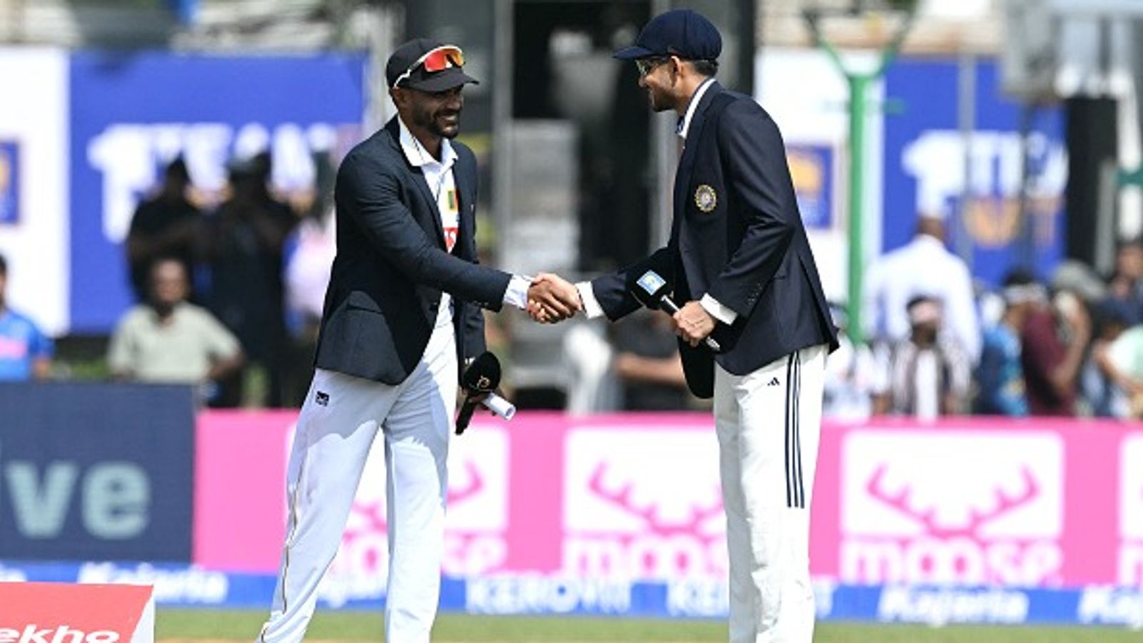 IND vs SL: केएल राहुल, शुभमन गिल और ऋषभ पंत को आउट करने वाले गेंदबाज का श्रीलंका के लिए डेब्यू, भारत ने तीन स्पिनर्स को उतारा भारत और श्रीलंका के बीच पहला टेस्ट मैच (PC: Getty)