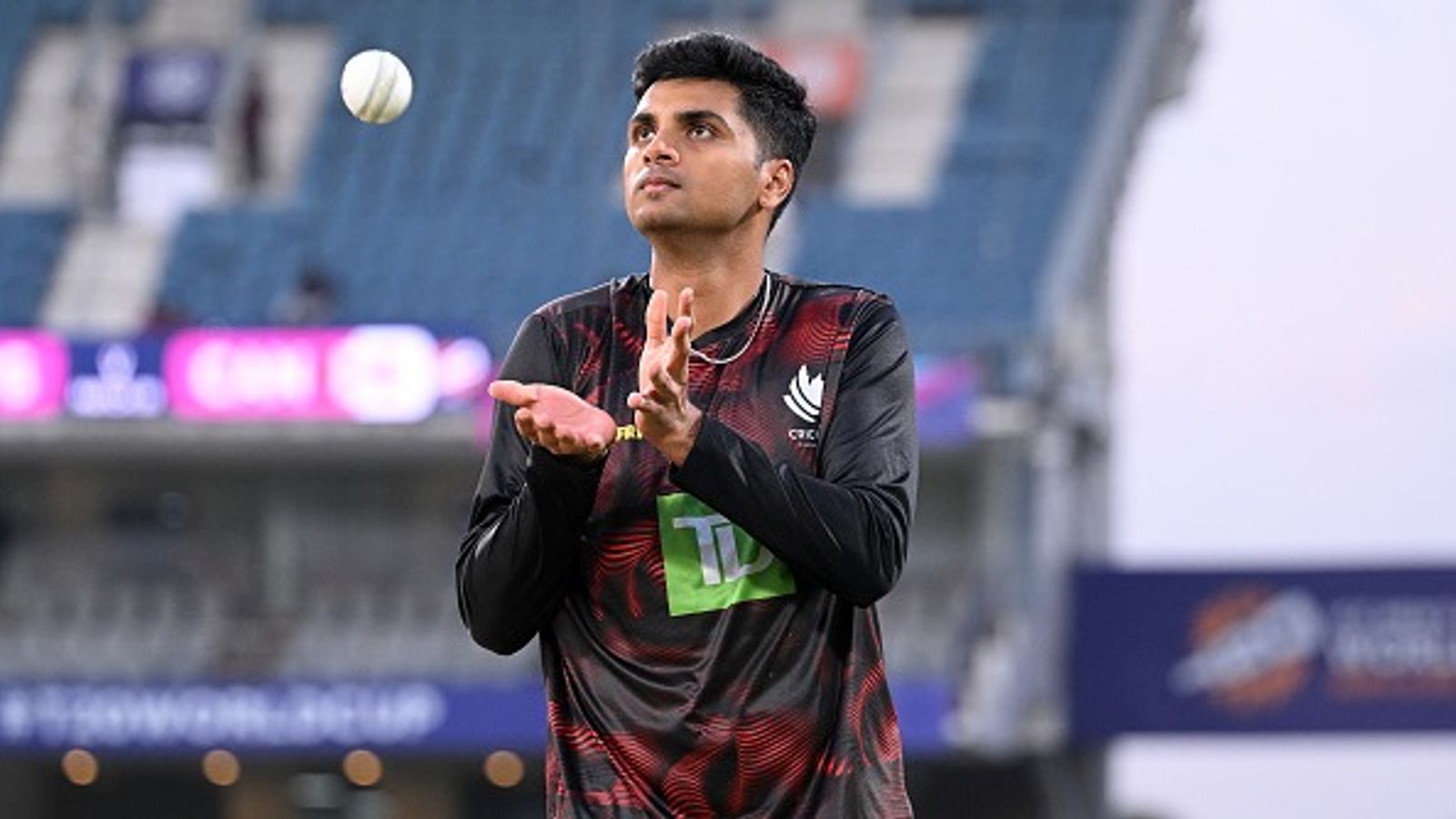अंपायर के फैसले पर भड़कना इस ऑलराउंडर को पड़ा भारी, ICC ने दी डबल सजा हर्ष ठाकर को आईसीसी ने सजा दी.(PC: Getty)