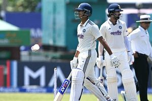 IND vs SL: यशस्वी जायसवाल अजीबोगरीब तरीके से हुए रन-आउट, गेंदबाज से टक्कर के बाद गंवाया विकेट, Video SportsTak Hindi