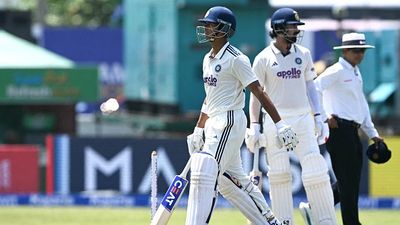 IND vs SL: यशस्वी जायसवाल अजीबोगरीब तरीके से हुए रन-आउट, गेंदबाज से टक्कर के बाद गंवाया विकेट, Video SportsTak Hindi