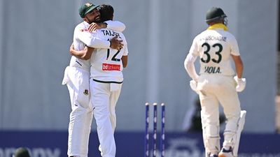 AUS vs BAN: ऑस्ट्रेलिया तीसरे दिन 161/4 पर लड़खड़ाई, बांग्लादेश ऐतिहासिक टेस्ट जीत से छह विकेट दूर SportsTak Hindi