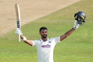 IND vs SL, 1st Day Stumps: पडिक्कल के ऐतिहासिक शतक से टीम इंडिया ने श्रीलंका पर कसा शिकंजा, पहले दिन बनाए 2 विकेट पर 288 रन SportsTak Hindi