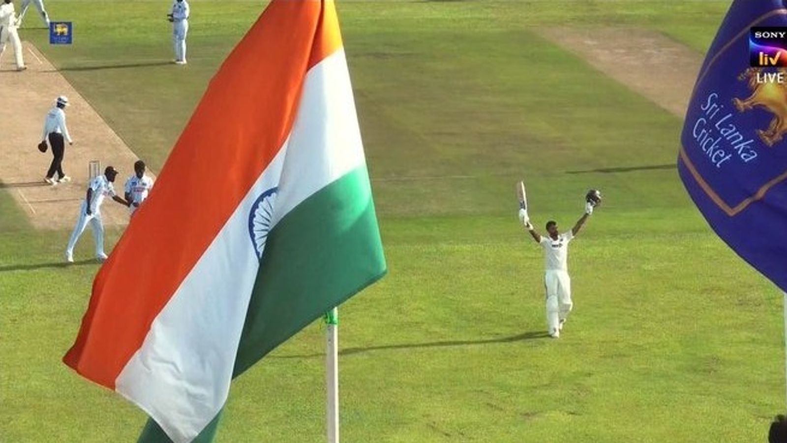 IND vs SL : देवदत्त पडिक्कल ने स्वतंत्रता दिवस के मौके पर रचा इतिहास, ऐसा करने वाले बने पहले भारतीय शतक जड़ने के बाद देवदत्त पडिक्कल