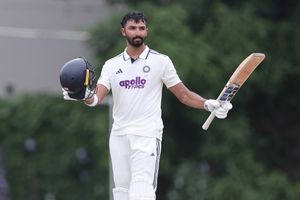 IND vs SL : साई के फिट होने पर पडिक्कल होंगे टीम से बाहर ? बैटिंग कोच ने दिया सीधा जवाब SportsTak Hindi