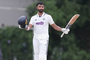 693 दिन बाद भारत के लिए टेस्ट में नंबर तीन पर पडिक्कल ने जड़ा शतक, जानिए पिछली सेंचुरी किसने और कब जड़ी थी ? SportsTak Hindi