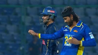 DPL 2026: दिग्वेश राठी ने फिर किया बवाली 'नोटबुक सेलिब्रेशन', IPL 2025 में हो गए थे सस्पेंड, Video SportsTak Hindi