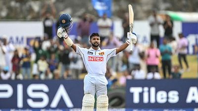 IND vs SL : सोनल ने शतक से टीम को डूबने से बचाया, भारत ने 462 बनाकर श्रीलंका को 284 रन पर रोका Sri Lanka's Sonal Dinusha