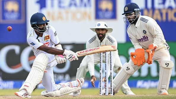 Prabath Jayasuriya (L) Prabath Jayasuriya (L)