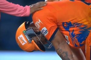 DPL: फिफ्टी लगाते ही फूट- फूटकर रोए नीतीश राणा, मां को याद कर हुए इमोशनल, विपक्षी खिलाड़ी और अंपायर ने बल्लेबाज को संभाला, Video SportsTak Hindi