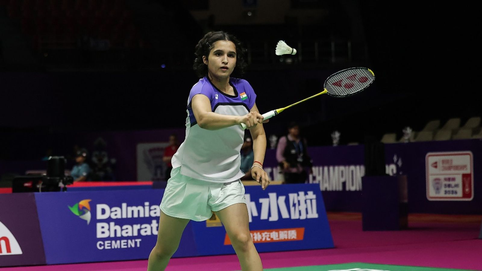 BWF World Championships : सिंधु के बाद उन्नति हुड्डा का कमाल, पहले राउंड में दर्ज की शानदार जीत मैच के दौरान रिटर्न देने के प्रयास करतीं उन्नति हुड्डा