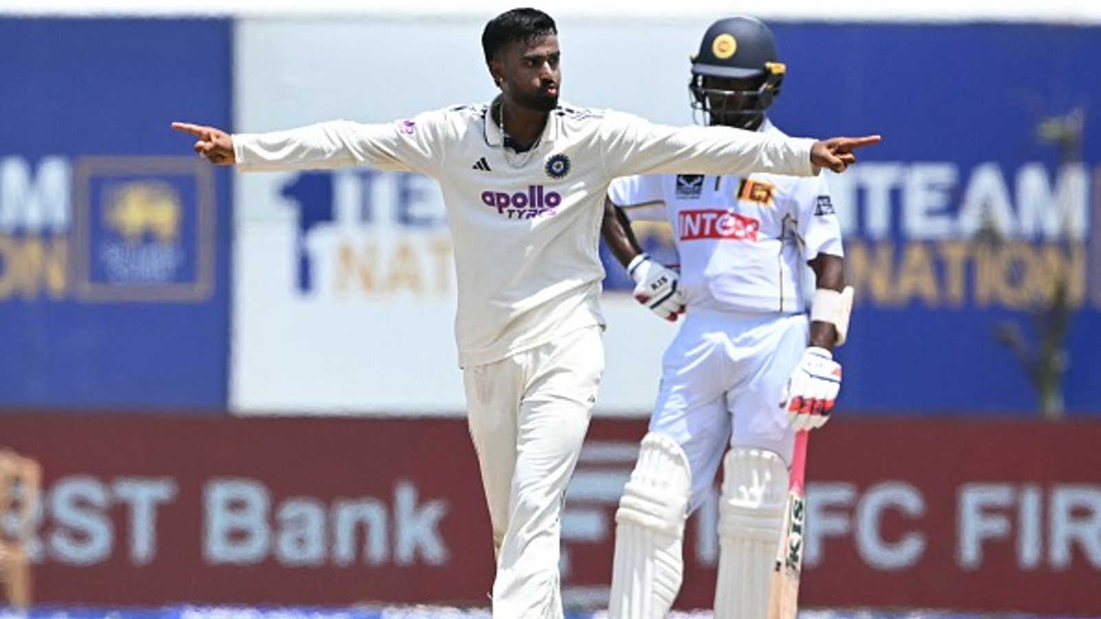 IND vs SL: मानव सुथार का गॉल में कहर, 10 विकेट लेकर भारत को दिलाई श्रीलंका के खिलाफ 165 रन से जीत भारत ने गॉल टेस्ट में श्रीलंका को 165 रन से हराया. (PC: Getty)