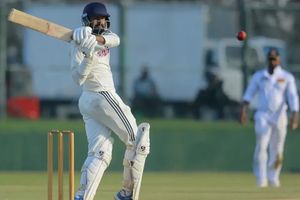 IND vs SL: कोलंबो टेस्ट में 33 साल के ऑलराउंडर का भारत के लिए डेब्यू! कुलदीप यादव हो सकते हैं बाहर SportsTak Hindi