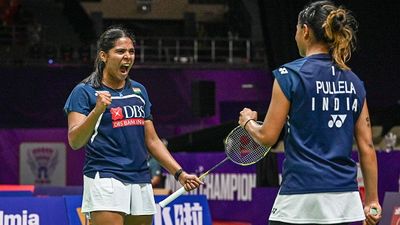 BWF World Championships: गायत्री गोपीचंद और त्रिसा जॉली ने किया बड़ा उलटफेर, 7वीं वरीय जोड़ी को हरा क्वार्टर फाइनल में की एंट्री, मेडल से बस एक जीत दूर SportsTak Hindi