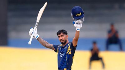 INDvsSL टेस्ट सीरीज के बीच श्रीलंकाई बल्लेबाज का तूफान, बना डाला T20 का सर्वोच्च स्कोर, बरसाए 22 चौके-छक्के SportsTak Hindi