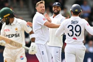 ENGvsPAK: इंग्लैंड ने ढाई दिन में ही पाकिस्तान को धूल चटाई, पारी और 103 रन रौंदकर सिखाया टेस्ट का सबक SportsTak Hindi