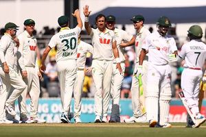 AUS vs BAN : स्टार्क-कमिंस ने लिया बदला, पहले टेस्ट में हार के बाद बांग्लादेश को 64 पर किया ढेर, पहली बार हुआ ऐसा SportsTak Hindi