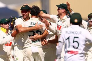 AUS vs BAN : 64 पर बांग्लादेश को ढेर करके ऑस्ट्रेलिया ने लिया हार का बदला, पहले दिन 101 रन से कसा शिकंजा SportsTak Hindi