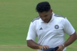 टीम इंडिया से अनदेखी झेलने वाले सूरमाओं ने बरपाया कहर, 8 विकेट लेकर नॉर्थ जोन की टीम को किया तबाह SportsTak Hindi