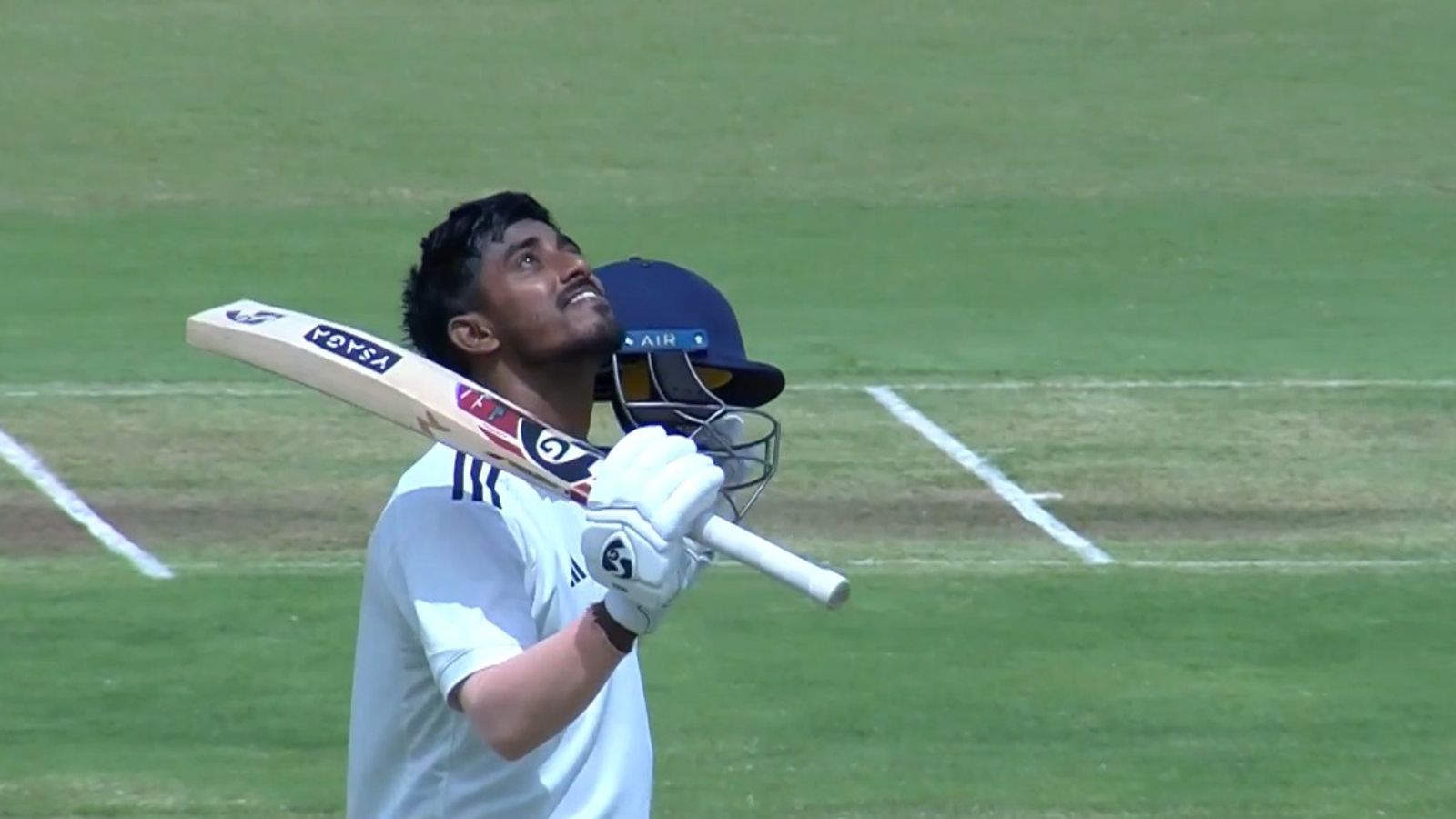 Duleep Trophy : वैभव सूर्यवंशी वाली टीम से सुदीप और शहबाज ने उड़ाये शतक, ईस्ट जोन ने ठोके 355 रन शतक जड़ने के बाद सुदीप कुमार