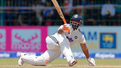 ऋषभ पंत के 95 मीटर लंबे छक्के से कोलंबो स्टेडियम में बड़ा नुकसान, छत पर लगा सोलर पैनल टूटा, Video SportsTak Hindi