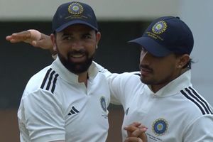29 साल के स्पिनर ने 5 विकेट लेकर गायकवाड़ की टीम को सस्ते में समेटा, कभी ऑस्ट्रेलियाई टीम ने बॉलिंग को बुलाया था SportsTak Hindi