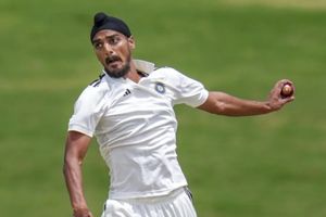 नॉर्थ जोन का गायकवाड़ की टीम पर दबदबा, मुश्ताक-अर्शदीप ने दिलाई बढ़त, नहीं चले वेस्ट जोन के सूरमा SportsTak Hindi