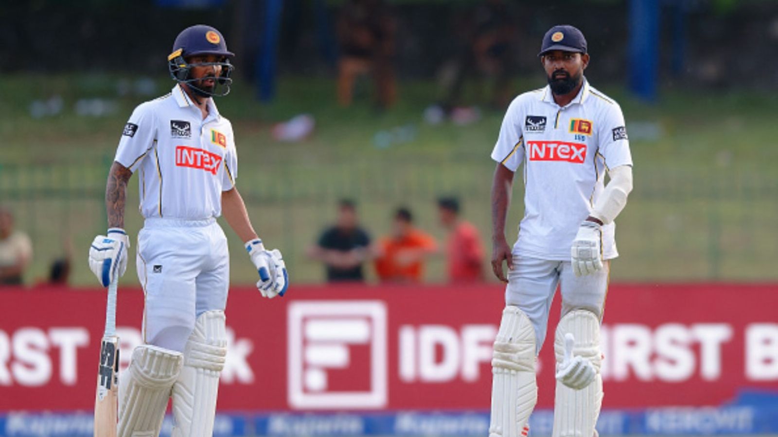 भारत-श्रीलंका टेस्ट में तीसरे खिलाड़ी को मिली सजा, ICC ने इस मामले में की कार्रवाई प्रबाथ जयसूर्या (दाएं) (Photo: Getty)