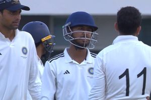 गायकवाड़-मुशीर की मेहनत पर फिरा पानी, वेस्ट जोन के सामने नॉर्थ जोन जीत की दहलीज पर पहुंचा SportsTak Hindi