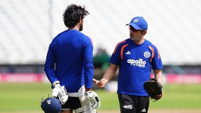 2027 वनडे वर्ल्ड कप वाली टीम इंडिया में शामिल हो सकते हैं तिलक वर्मा, जानें सेलेक्टर्स का क्या है प्लान ? Tilak Varma talking to Gautam Gambhir
