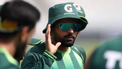 ENGvsPAK: पाकिस्तान क्रिकेट में कोहराम, 7 खिलाड़ियों को बीच सीरीज घर भेजा, 5 नए चेहरों को इंग्लैंड बुलाया babar azam