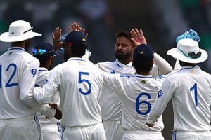 2 साल से टीम इंडिया से बाहर पेसर का पाटीदार की सेना पर कहर, 7 विकेट लेकर लूटी महफिल SportsTak Hindi