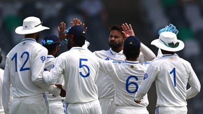 2 साल से टीम इंडिया से बाहर पेसर का पाटीदार की सेना पर कहर, 7 विकेट लेकर लूटी महफिल mukesh kumar