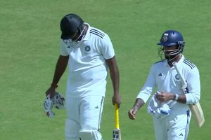Duleep Trophy: नॉर्थ जोन 34 रन में 5 विकेट गंवाकर फंसा, तिलक वर्मा की टीम ने जीत की तरफ बढ़ाए कदम SportsTak Hindi