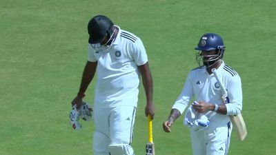 Duleep Trophy: नॉर्थ जोन 34 रन में 5 विकेट गंवाकर फंसा, तिलक वर्मा की टीम ने जीत की तरफ बढ़ाए कदम tilak varma