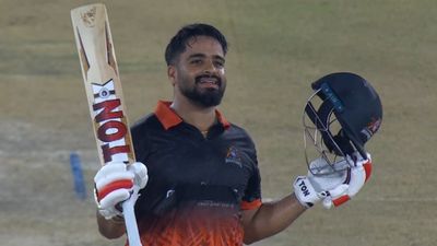 शेरे पंजाब ट्रॉफी में रनों की सुनामी, प्रभसिमरन के आतिशी शतक ने 264 के लक्ष्य को बनाया खिलौना, अभिषेक-नमन का धूम धड़ाका बेकार Prabhsimran Singh