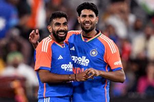 पूरी तरह फिट ना होने के बाद भी चार खिलाड़ियों को भारत की T20I टीम में क्यों किया गया शामिल? SportsTak Hindi